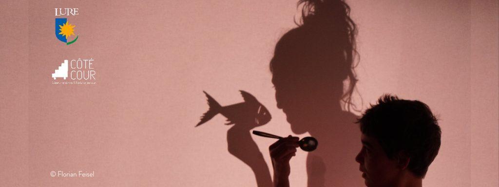 Comédienne crée un théâtre d'ombres